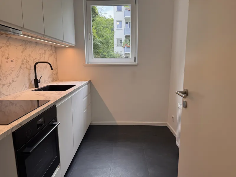 Kreuzberg Mitten Drin! Erstbezug nach Kernsanierung: 2-Zimmer Whg. am Planufer mit Süd-Balkon & EBK — photo 1